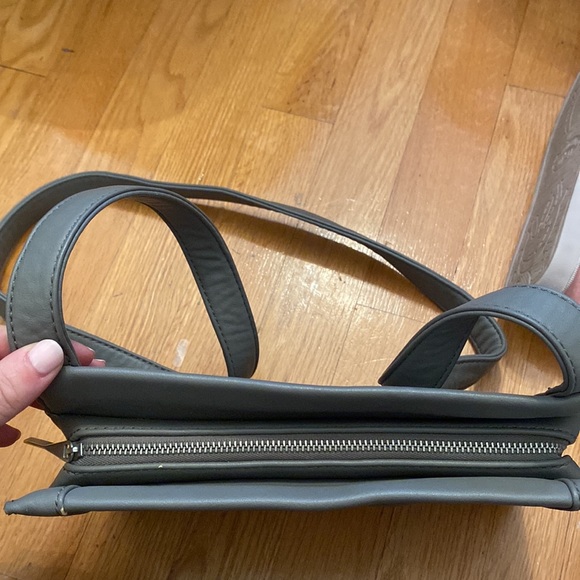 Grey matt & nat crossbody or shoulder bag - Picture 4 of 9